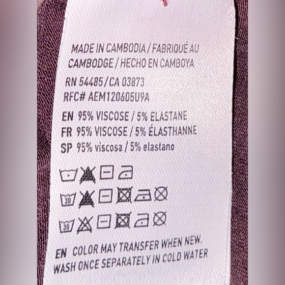 American Eagle Soft & Sexy Woman's Purple Tie Dye V-Neck R-Shirt - Picture 10 of 10